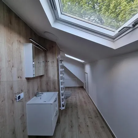 Villa Na Uboczu 3 2 Lazienki I Taras *
